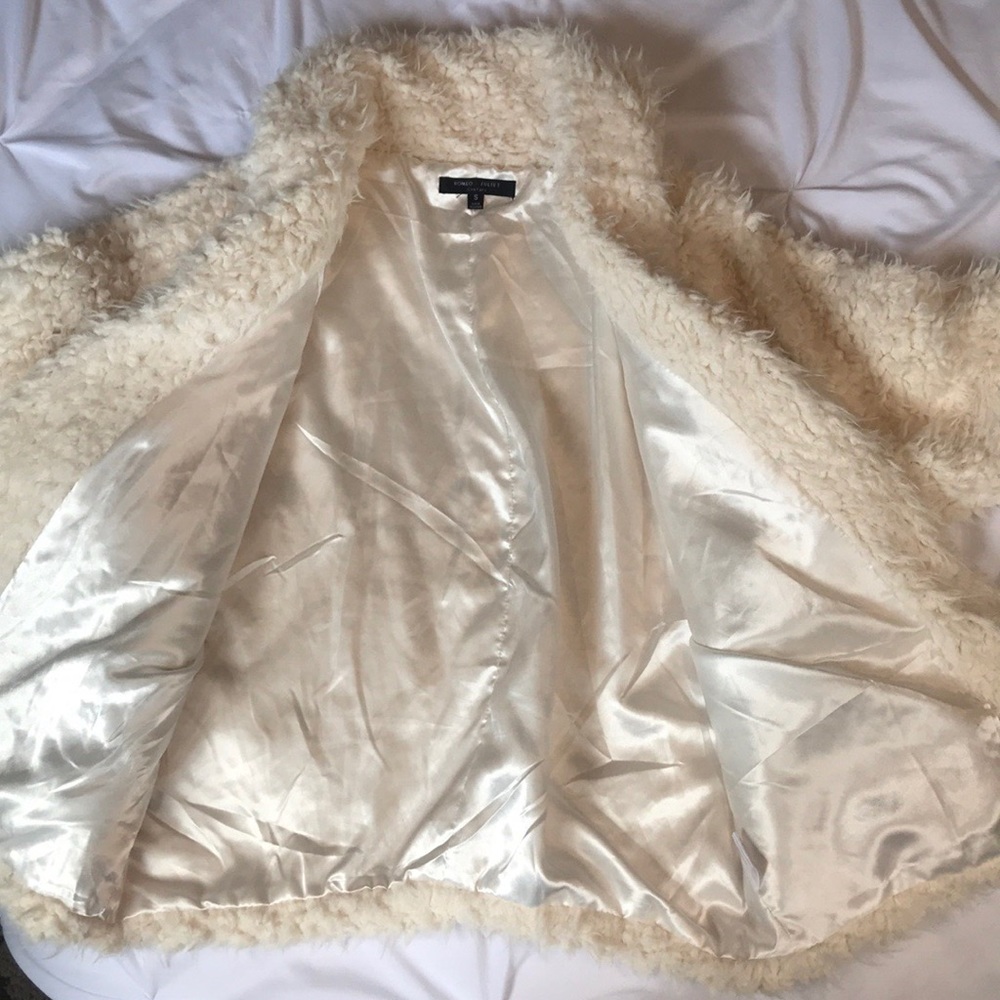 Romeo + Juliet Couture Faux Fur Jacket WHITE! - Picture 6 of 7